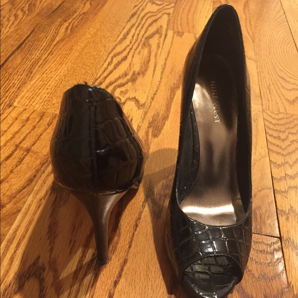 Size 7 1/2 Nine West heels - Picture 2 of 3